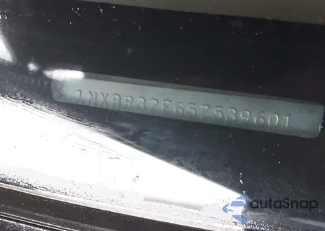 2005 Toyota Corolla Ce z USA, uszkodzony, nr VIN 1NXBR32E65Z539601